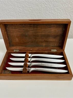 Vintage Gerber Miming Legendary Blades-Steak Knives-Set of 4-Original Walnut Box